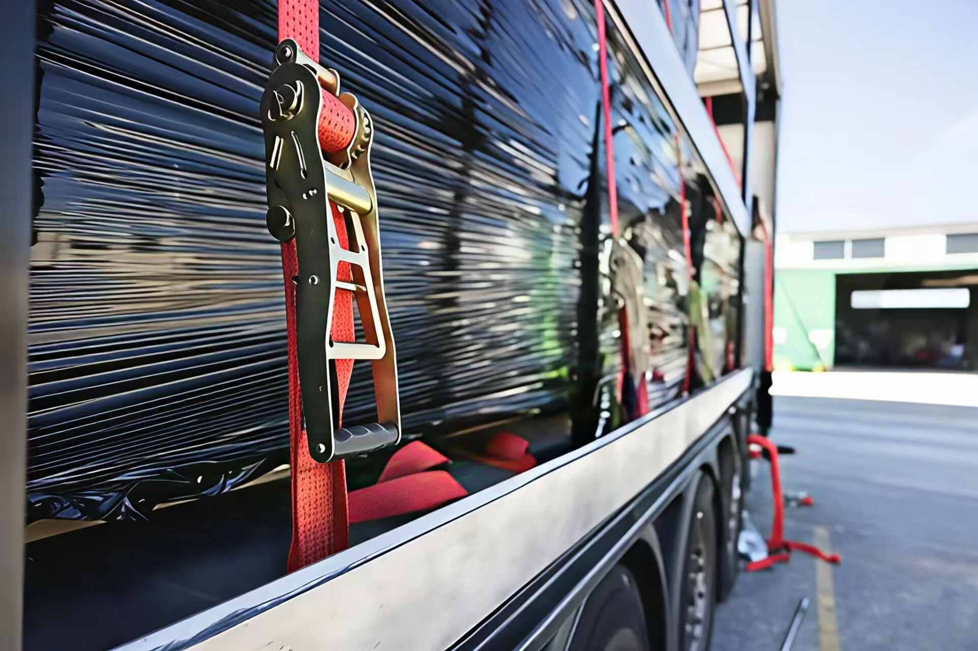 Ratchet ကြိုးများ Vs. Winch ကြိုး - သင်၏လမ်းညွှန် Smarter Load Securement သို့လမ်းညွှန်